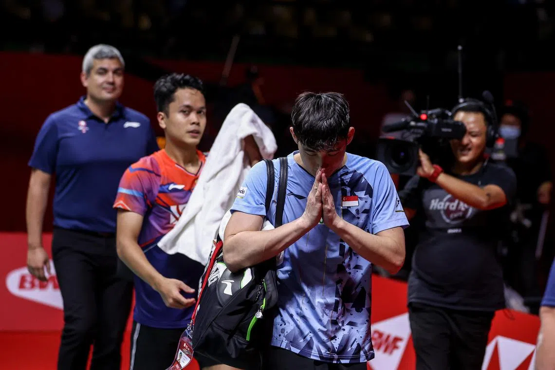 dlbad09 - Singapore's Loh Kean Yew bows out of the Badminton World Federation World Tour Finals at the group stage after losing to Indonesia's Anthony Sinisuka Ginting 21-12, 23-21 at the Nimibutr Arena in Bangkok, Thailand

credit: Badmintonphoto