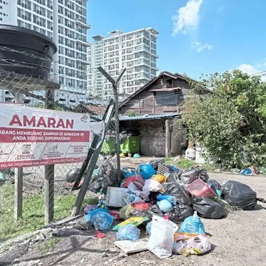 A spot at 4th Mile Jalan Kelang Lama has become a rubbish dumping ground despite a sign warning against littering.