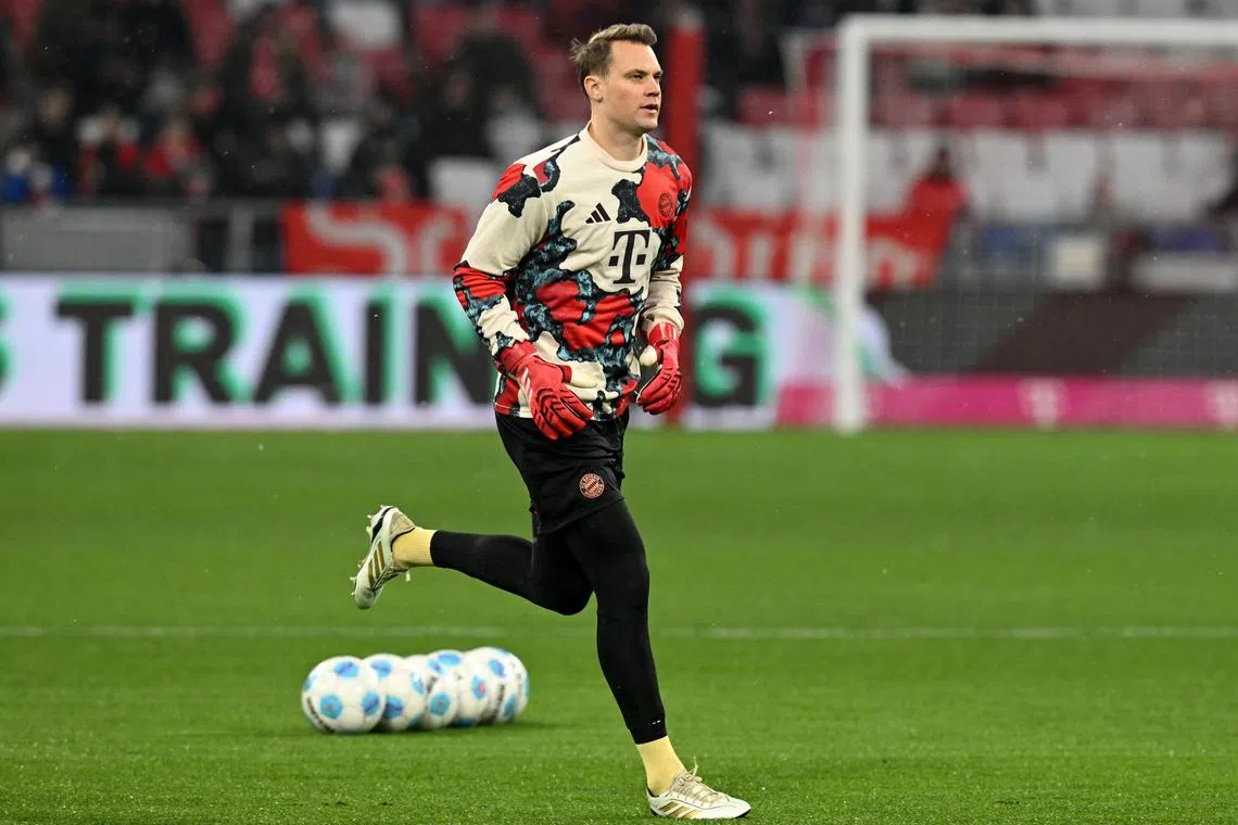 FILE PHOTO: Soccer Football - Bundesliga - Bayern Munich v TSG 1899 Hoffenheim - Allianz Arena, Munich, Germany - January 15, 2025 Bayern Munich's Manuel Neuer during the warm up before the match REUTERS/Angelika Warmuth/File Photo