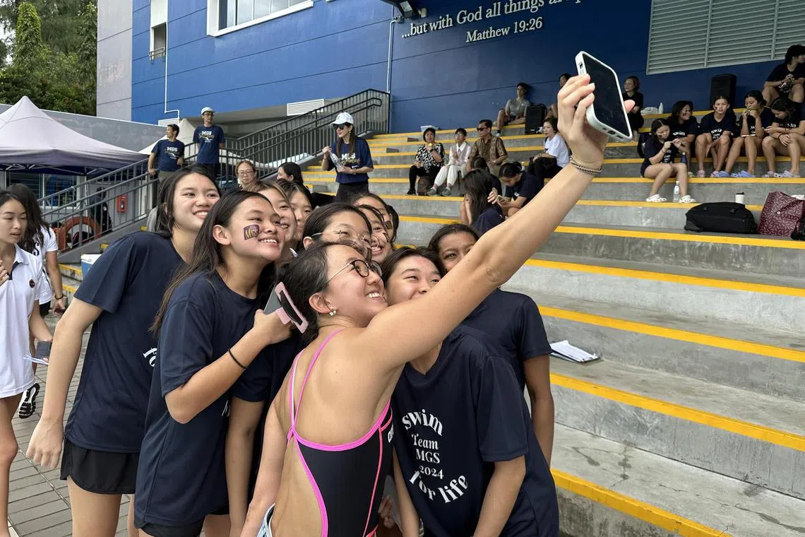 dlswim06 - National swimmer Quah Jing Wen takes a Gen Z selfie with Methodist Girls' School swimmers at MGS' inaugural Swim for Life initiative in which they helped raise over $20,000 for Singapore Aquatics's Empowering Lives Through Aquatics programme.