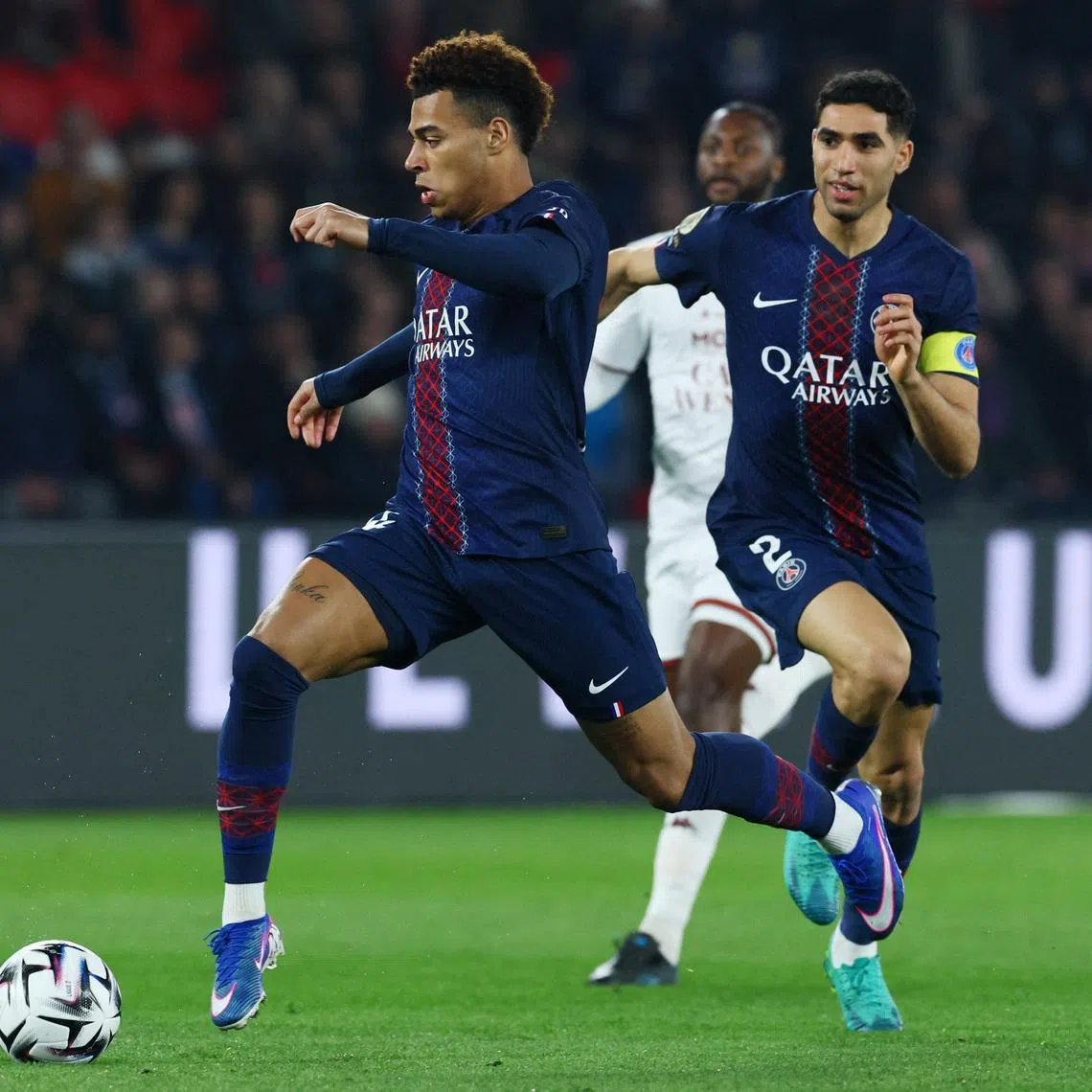 Soccer Football - Ligue 1 - Paris St Germain v FC Metz - Parc des Princes, Paris, France - February 21, 2026 Paris St Germain's Desire Doue in action with Achraf Hakimi. REUTERS/Manon Cruz