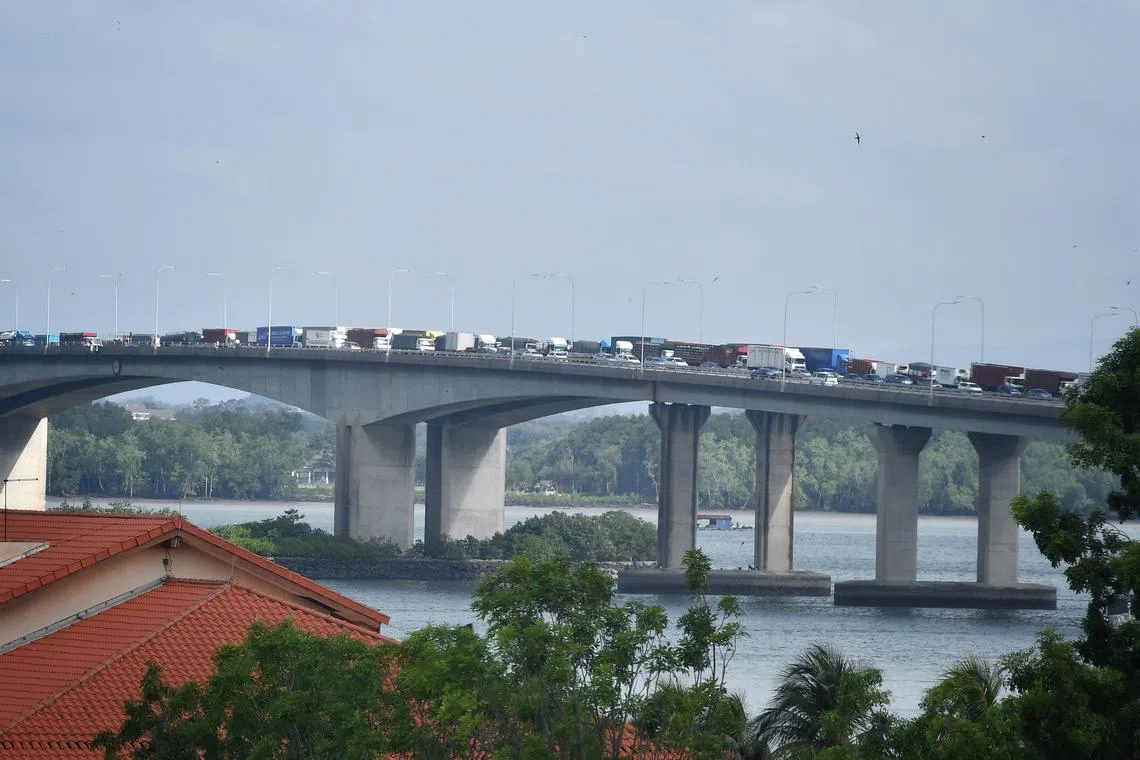 Transport Minister Anthony Loke revealed that 11 companies operating goods vehicles have over 1,000 overdue traffic summonses.