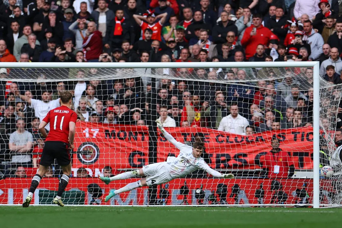 Soccer Football - FA Cup - Semi Final - Coventry City v Manchester United - Wembley Stadium, London, Britain - April 21, 2024 Manchester United's Rasmus Hojlund scores the winning penalty in the penalty shootout REUTERS/Toby Melville