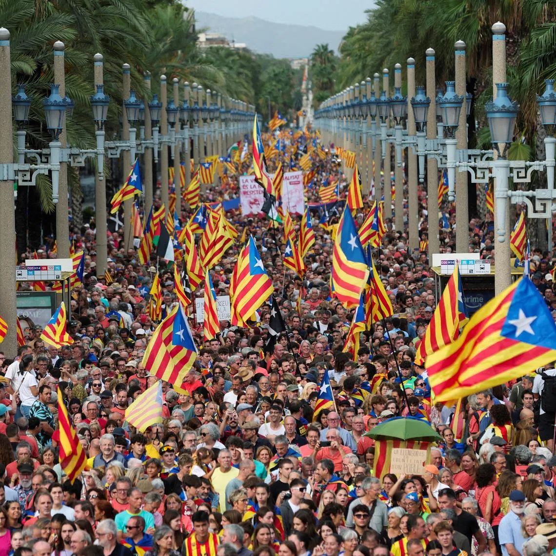 FILE PHOTO: People hold Esteladas (Catalan separatist flags) during a demonstration on Catalonia's national day of 'La Diada' in Barcelona, Spain, September 11, 2025. REUTERS/ Bruna Casas/File Photo