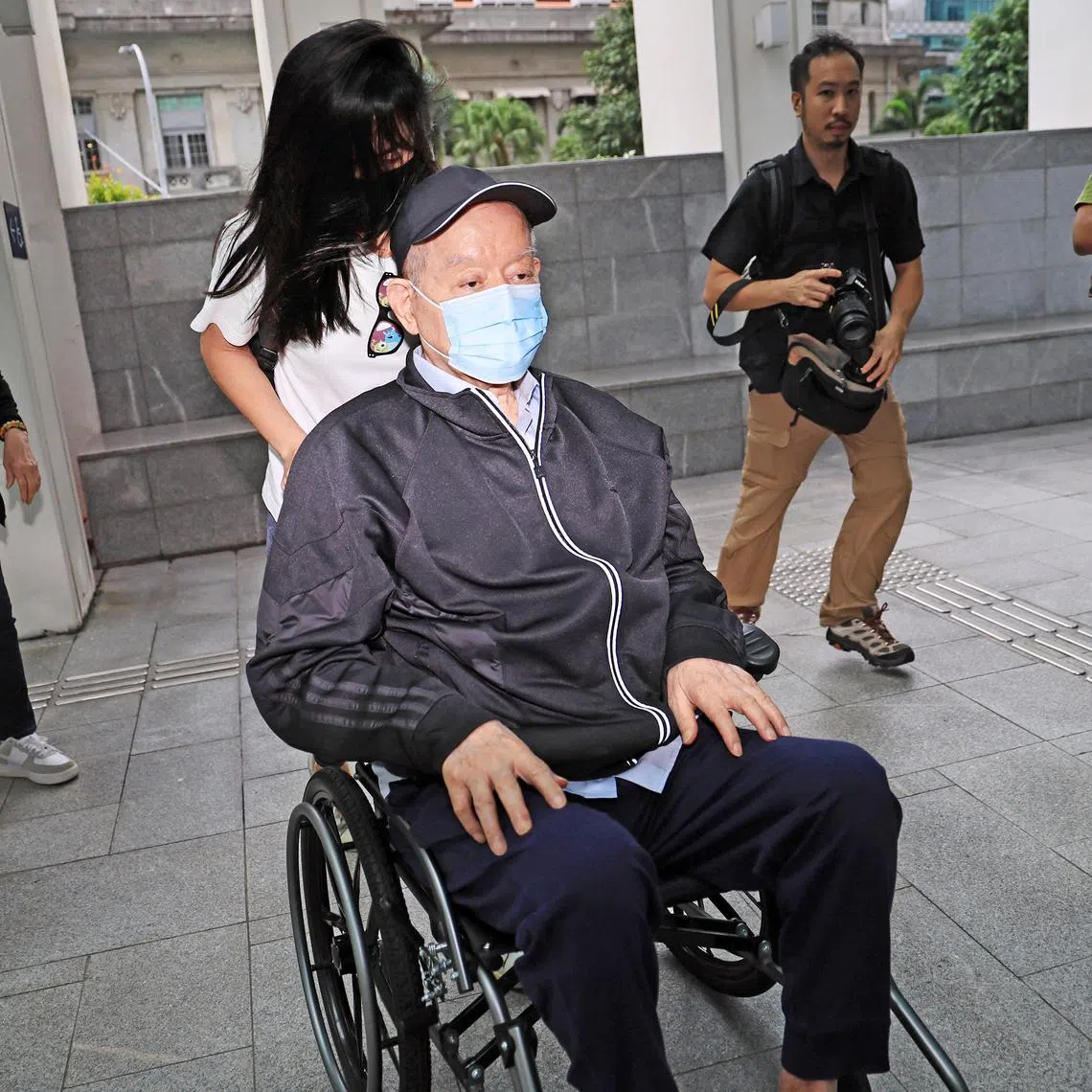 Hin Leong founder Lim Oon Kuin arriving at the State Courts on Nov 18.