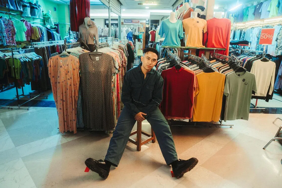 Singapore rapper, singer and producer Alyph recently released a new single, Dari Jauh, a bilingual song in English and Malay.