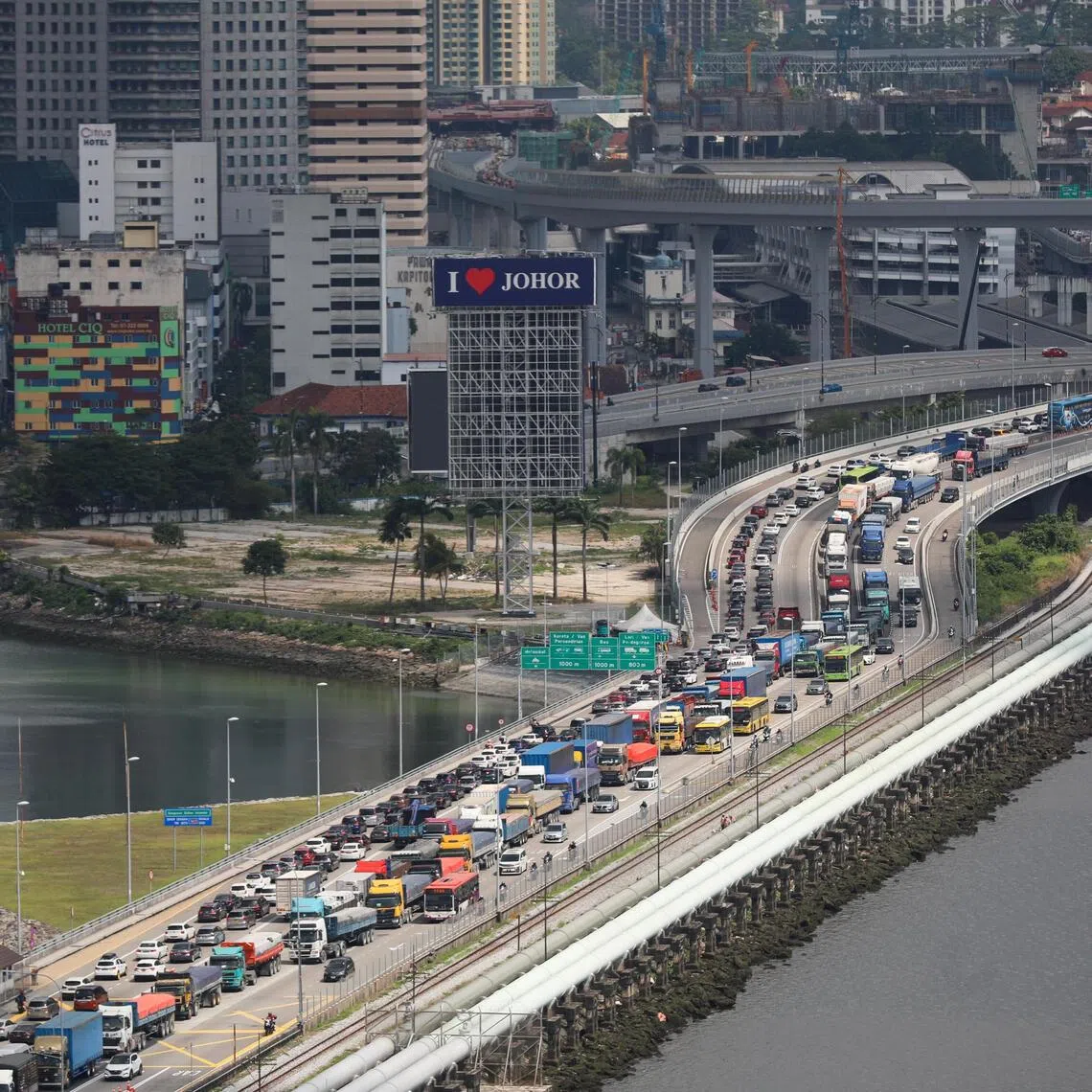 Motorists should expect “very heavy traffic” at Woodlands and Tuas checkpoints from Aug 7 to 10 during the National Day long weekend.