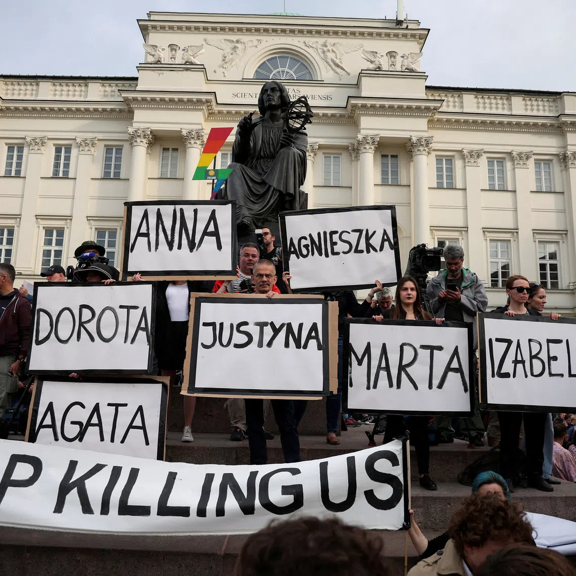 FILE PHOTO: People take part in a protest, after a pregnant woman died in hospital in an incident campaigners say is the fault of Poland's laws on abortion, which are some of the most restrictive in Europe, in Warsaw, Poland June 14, 2023. REUTERS/Kacper Pempel/File Photo