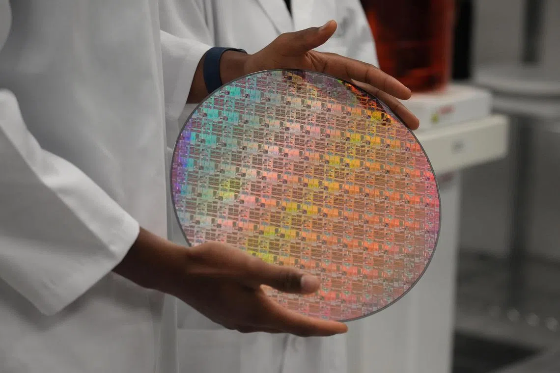 FILE Ñ A silicon wafer at Applied Materials in Sunnyvale, Calif., May 22, 2023. Over the past year, an intense struggle has played out in Washington between companies that sell machinery to make semiconductors and Biden officials who are bent on slowing ChinaÕs technological progress. (Jim Wilson/The New York Times)