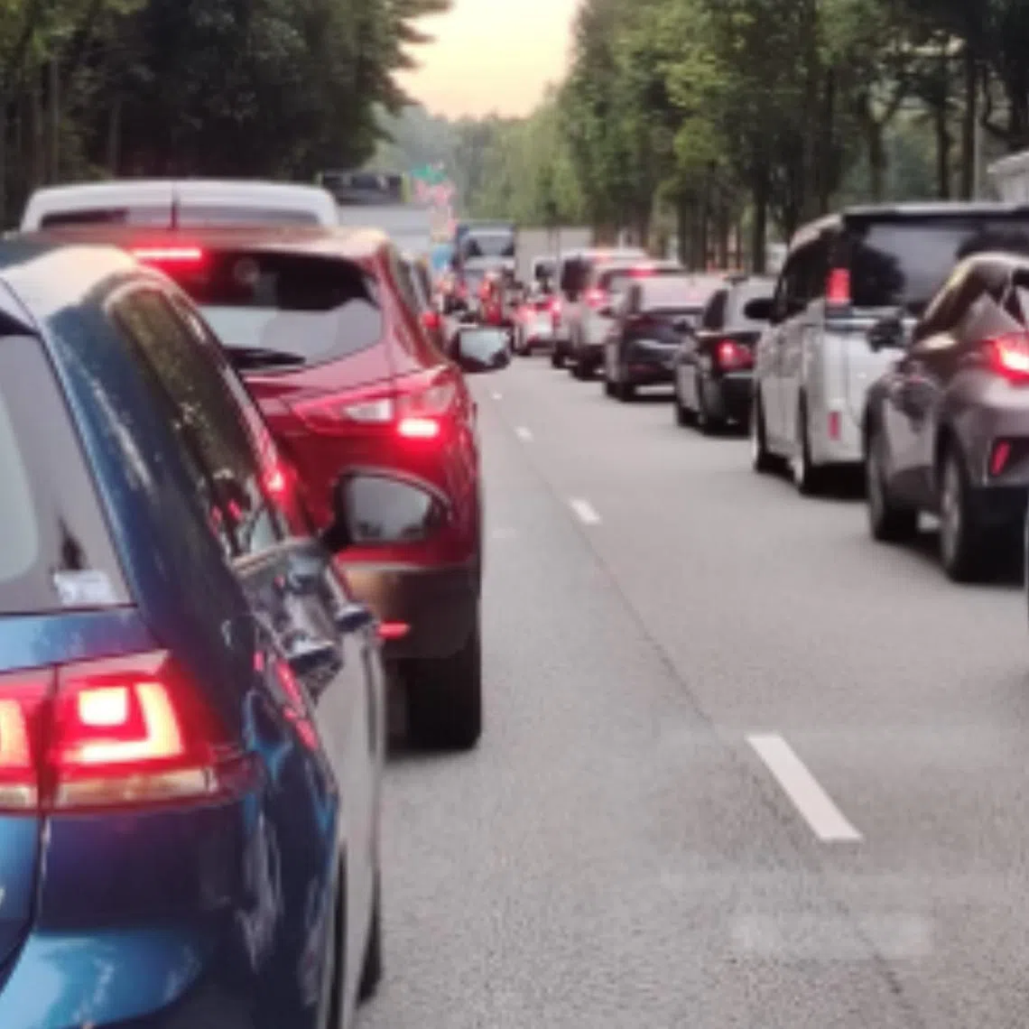 The accident resulted in the temporary closure of two lanes of the road, causing traffic delays of over four hours.