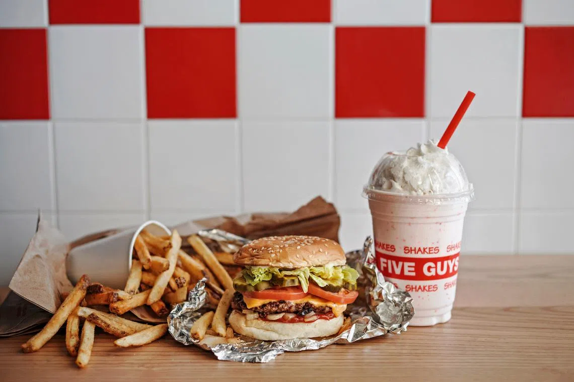 The popular US burger chain’s first store in South Korea officially opened its doors in the Gangnam district on Monday.
