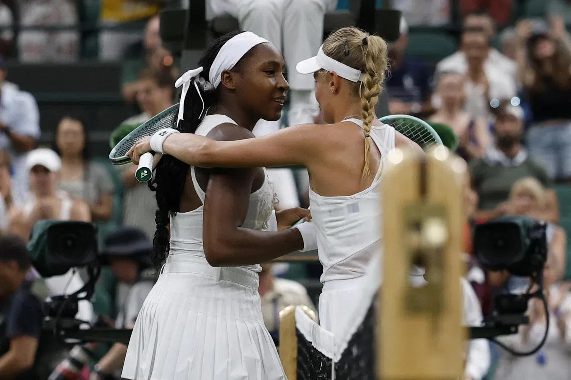Coco Gauff of the US (left) congratulates Ukraine's Dayana Yastremska on winning their first-round match.