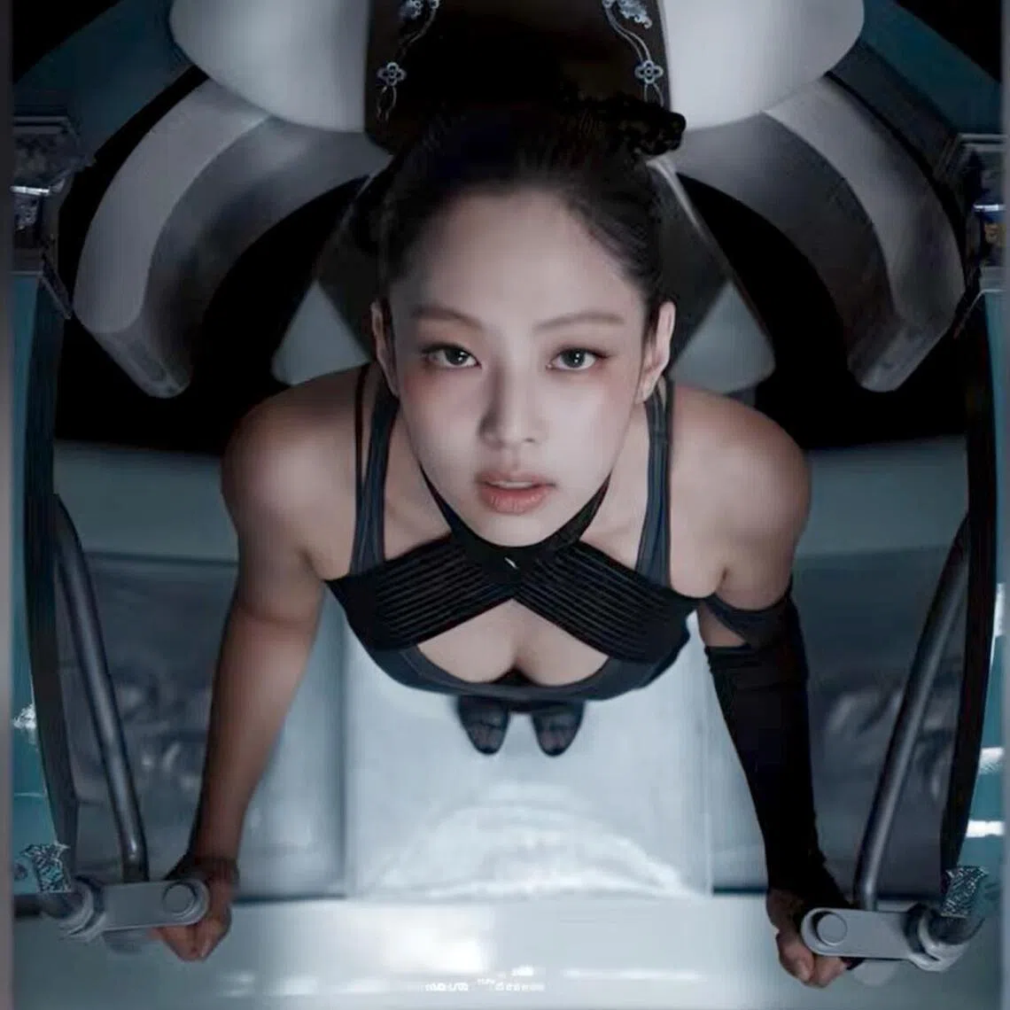 The "sujamun" ornamental pattern is seen in Blackpink's music video for Go, as commonly found in garments from the Joseon era, as well as furniture and ceramics, expressing a wish for long life.