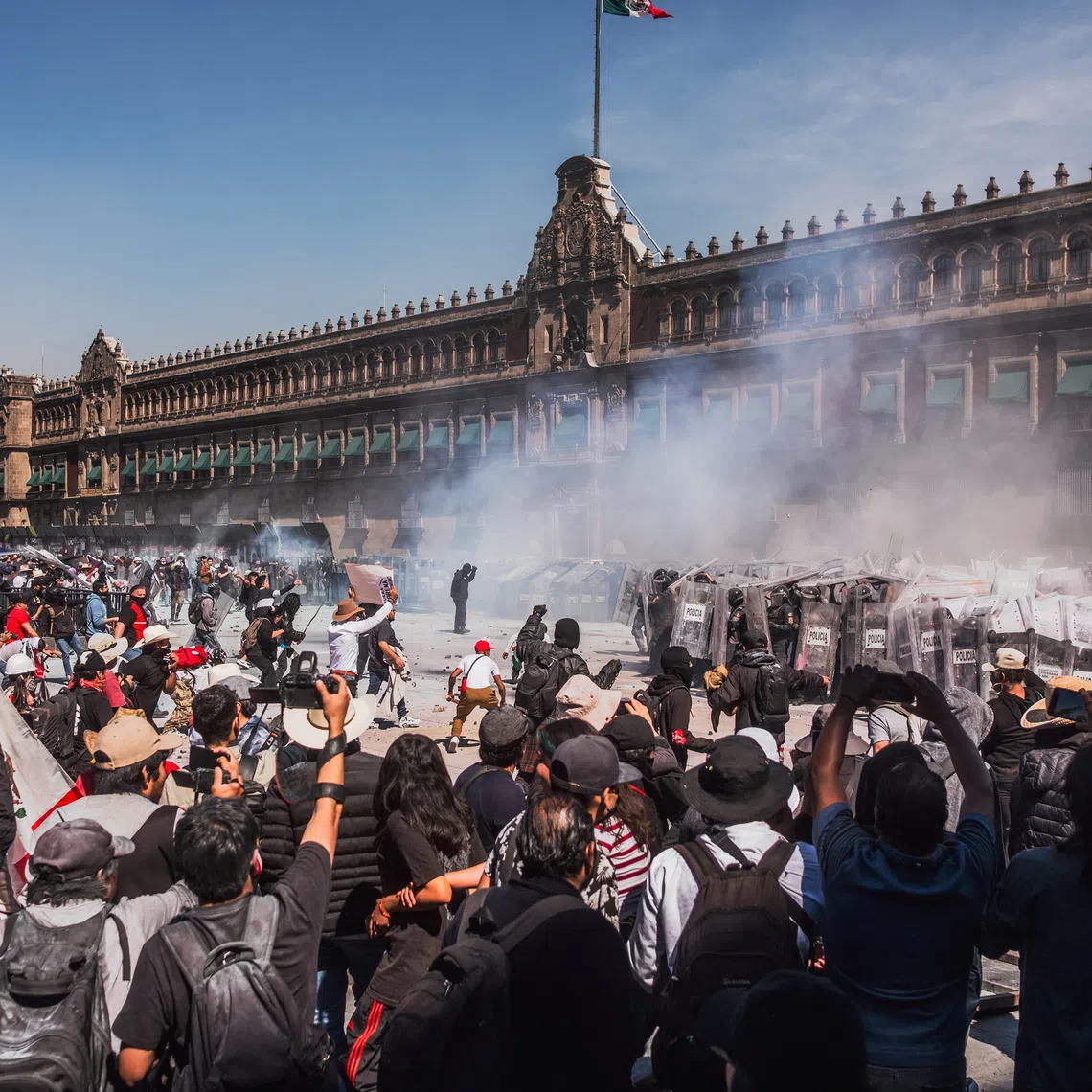 A group calling itself Generation Z Mexico has said in a manifesto that it represents Mexican youth that are fed up with violence, corruption and abuse of power.