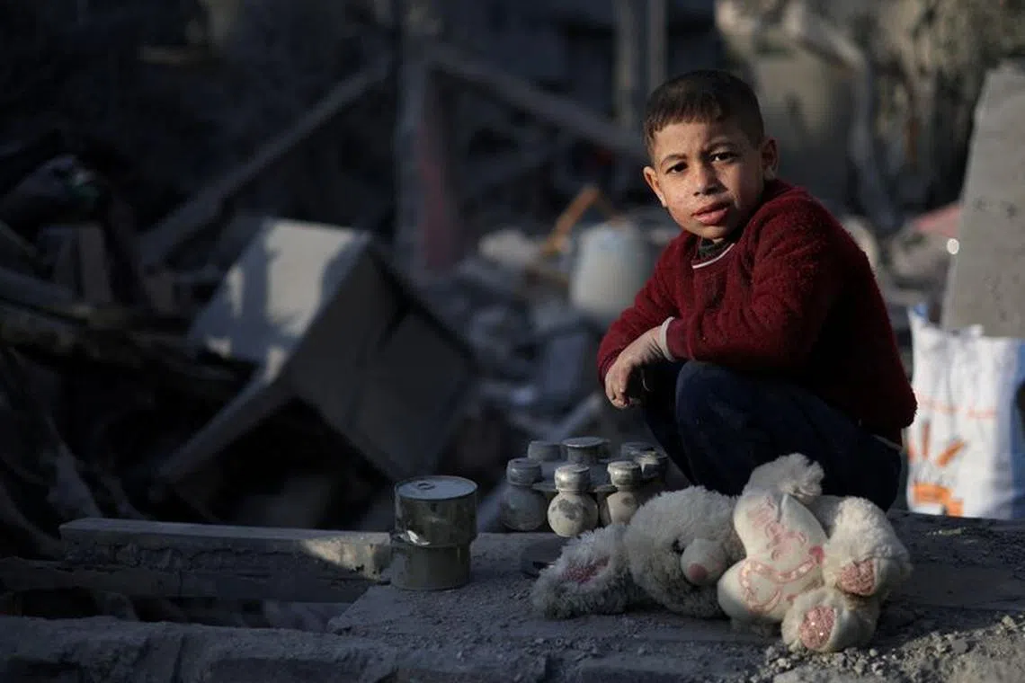 A Palestinian child looks on, at the site of an Israeli strike on a house, amid the ongoing conflict between Israel and the Palestinian Islamist group Hamas, in Rafah in the southern Gaza Strip, February 12, 2024. REUTERS/Ibraheem Abu Mustafa     TPX IMAGES OF THE DAY