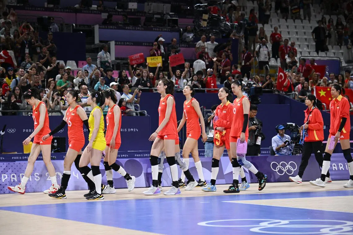 FILE PHOTO: Paris 2024 Olympics - Volleyball - Women's Quarterfinals- China vs Turkey - South Paris Arena 1, Paris, France - August 06, 2024. Team China walks off the court after losing the match against Turkey. REUTERS/Annegret Hilse/File Photo
