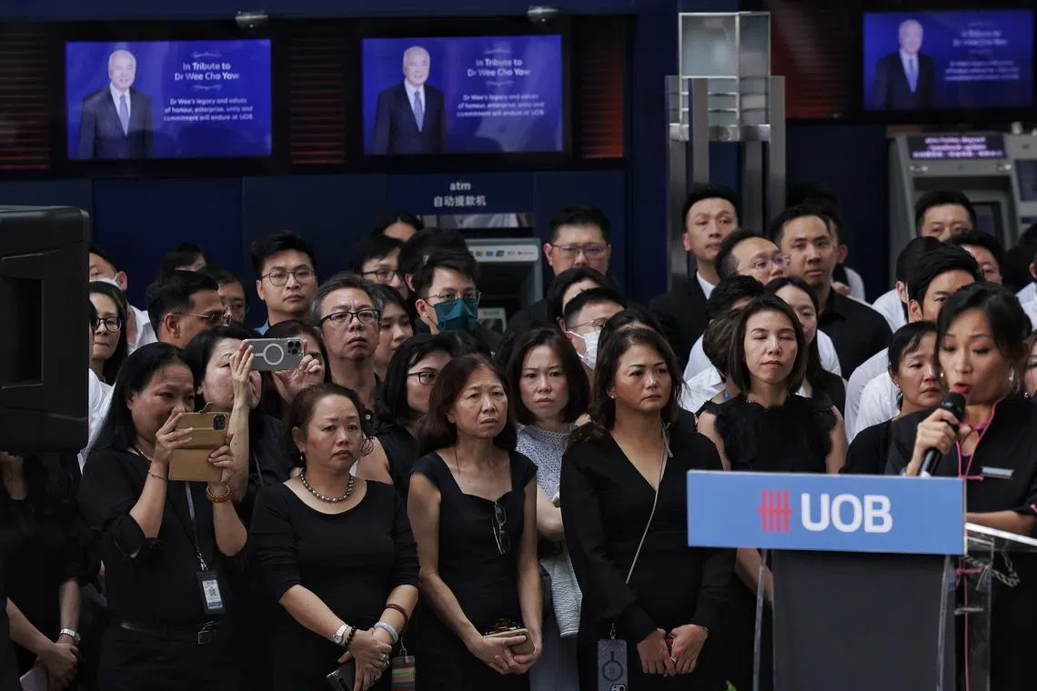 UOB employees paying their final respects and bidding farewell to the late Dr Wee Cho Yaw at UOB Plaza Atrium on Feb 7, 2024.
