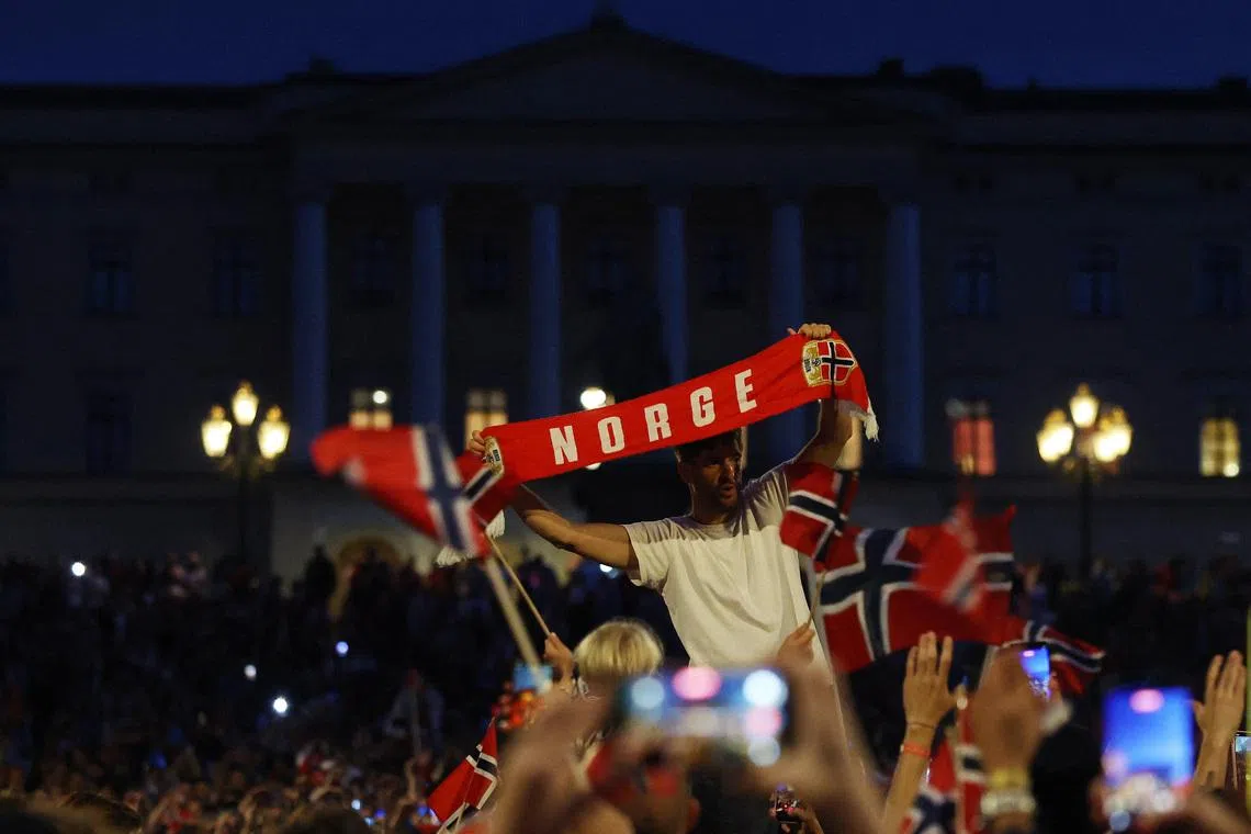 Soccer Football - FIFA World Cup 2026 - Quarter Final - Norway v England - Fans gather in Oslo - Oslo, Norway - July 11, 2026 Norway fans gather after the match in front of the Royal Palace in Oslo REUTERS/Leonhard Foeger