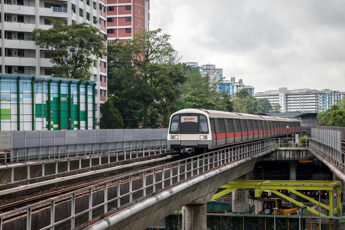 The first-generation Kawasaki Heavy Industries trains started entering service on Nov 7, 1987. 