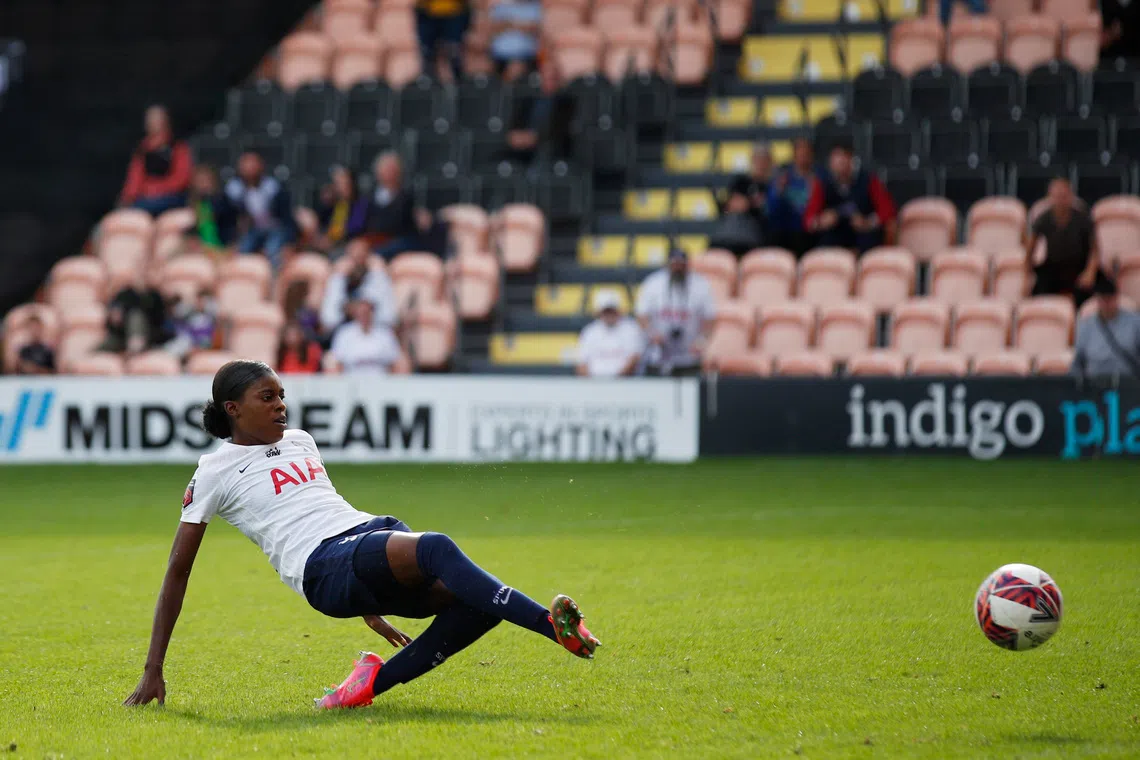 Soccer Football - Women's Super League - Tottenham Hotspur v Reading - The Hive, London, Britain - September 26, 2021 Tottenham Hotspur's Jessica Naz scores their first goal Action Images via Reuters/Andrew Boyers