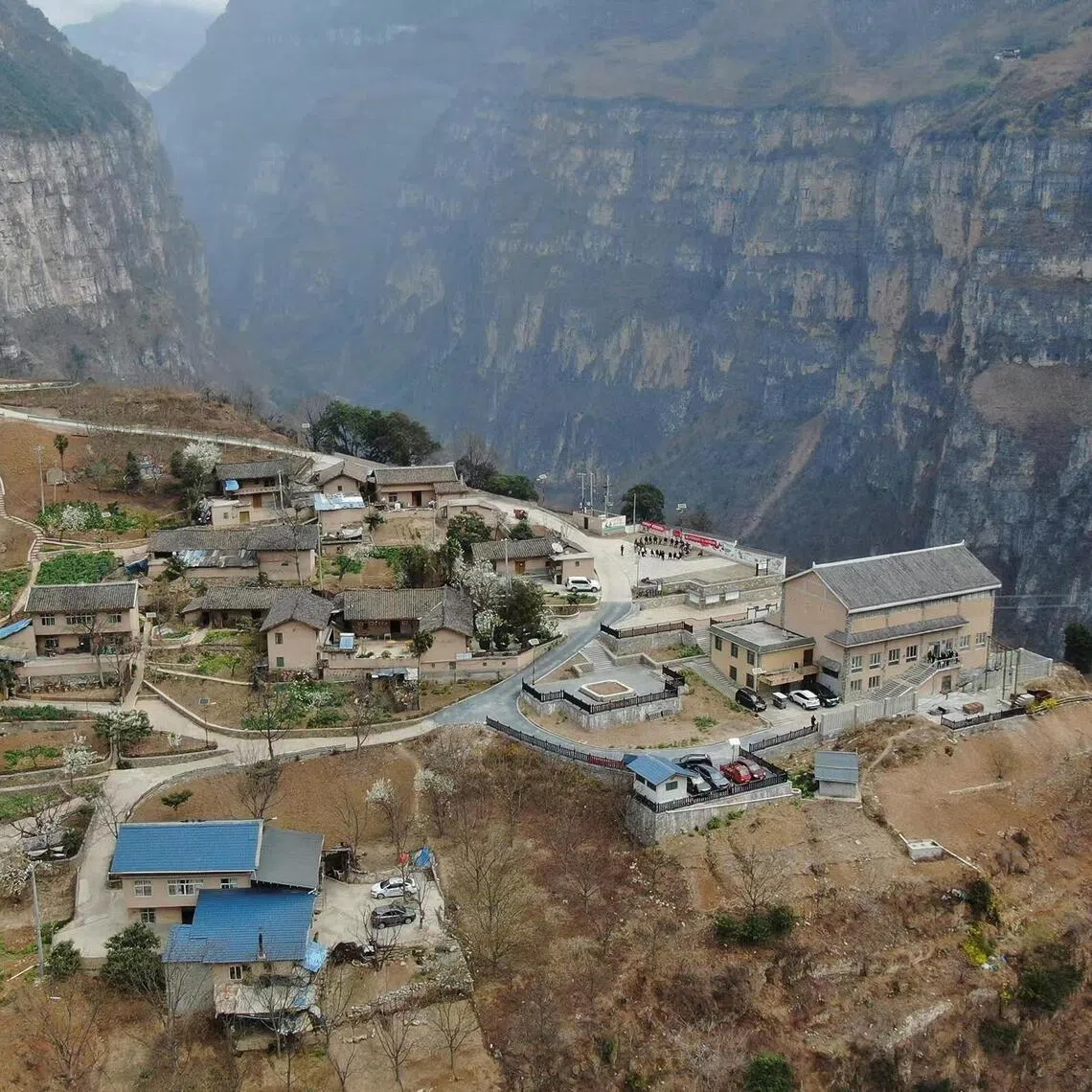 mzrural - An aerial photo of Gulu village in Sichuan province, China. The village is located on a cliff along the Dadu river canyon. 


CREDIT: ZHENG WANGCHUN