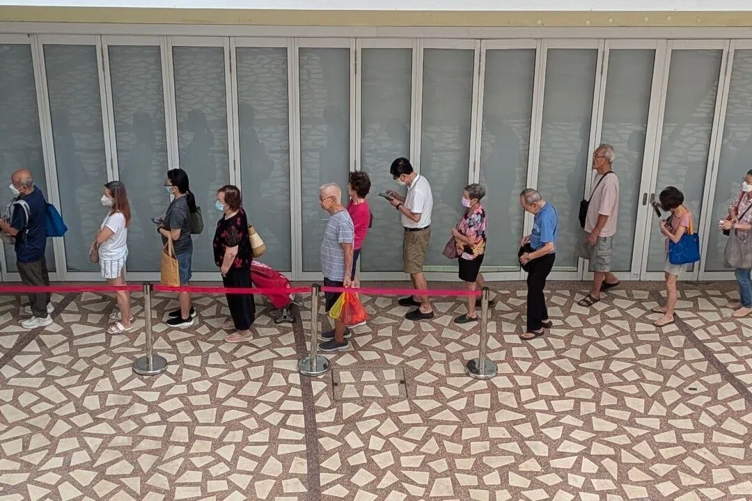 Members of the public queueing up to collect masks at Punggol 21 Community Club. The worsening haze makes life harder for seniors trapped in stuffy homes who are forced to shut windows to keep out the toxic air.