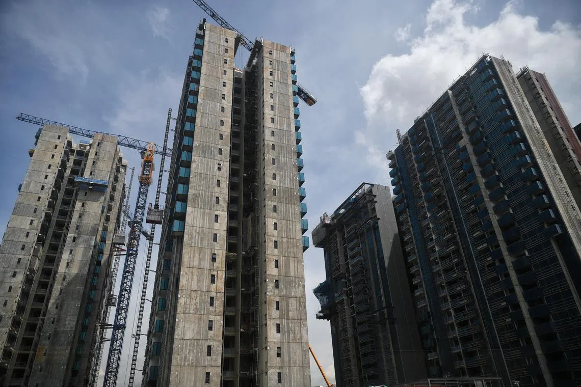 The developer and banks need only deal with the main contractor rather than with every subcontractor down the line.