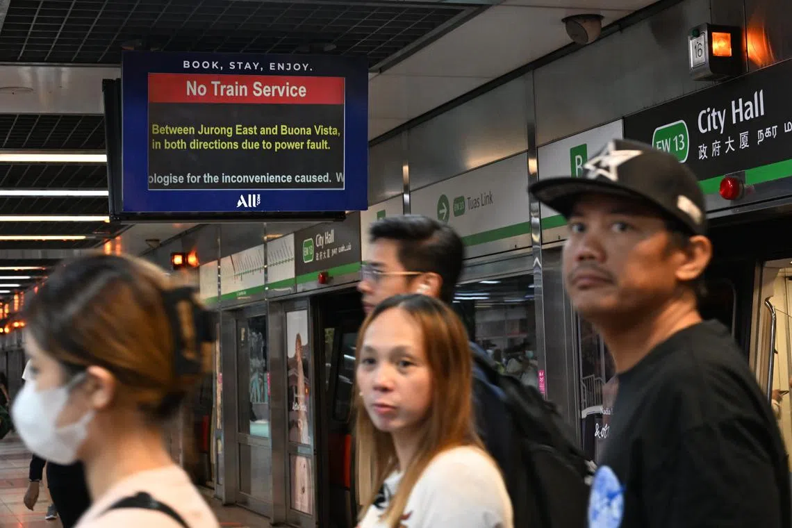 Commuters at the East-West line platform at City Hall MRT station, at 6.30pm on Sept 25, 2024. 