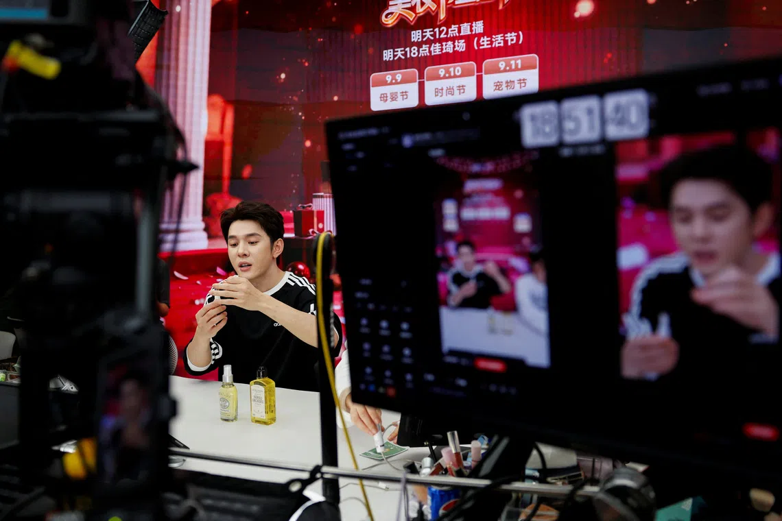 China’s “Lipstick King” Li Jiaqi said he don’t believe AI can replace human hosts.