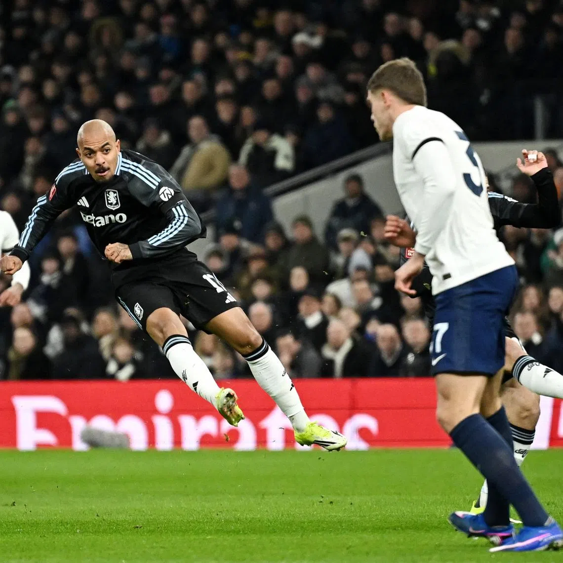 Soccer Football - FA Cup - Third Round - Tottenham Hotspur v Aston Villa - Tottenham Hotspur Stadium, London, Britain - January 10, 2026 Aston Villa's Donyell Malen shoots at goal. REUTERS/Dylan Martinez
