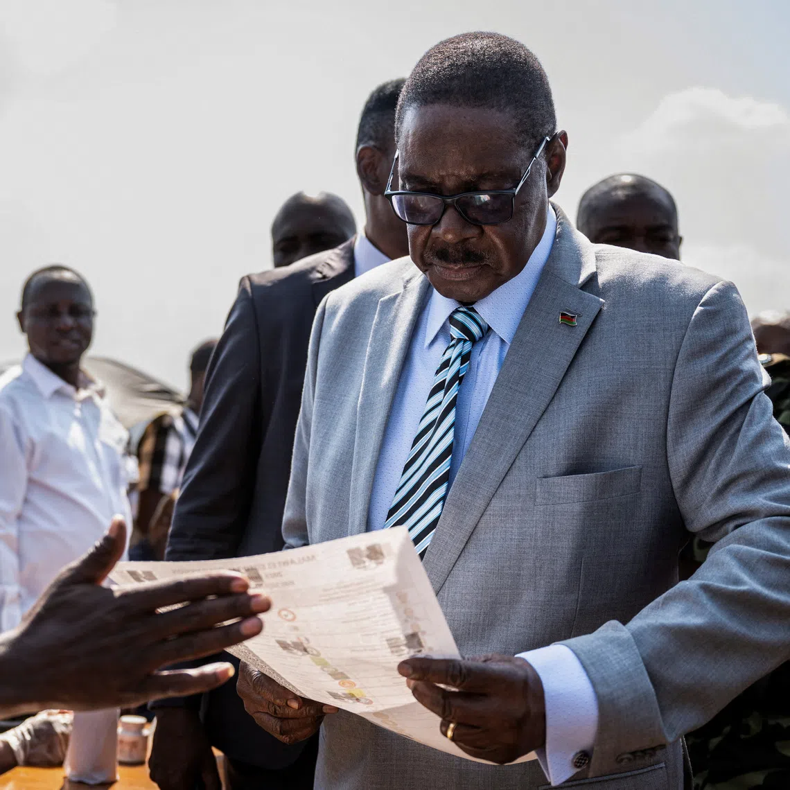 FILE PHOTO: Malawi's presidential candidate and leader of the Democratic Progressive Party Peter Mutharika inspects a ballot paper before casting his vote during the general election at Thyolo District, south of Blantyre, Malawi, September 16, 2025. REUTERS/Stringer/ File Photo