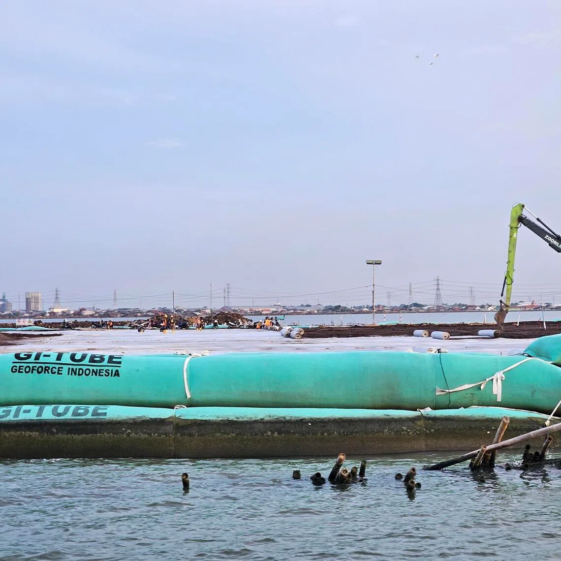 wyseawal -  The Semarang-Demak seawall that serves a dual function, also acting as a toll road that extends from the mainland, crosses the sea, and connects back to the land. Photo is taken from a hired fisherman's boat. 

STphoto: WAHYUDI SOERIAATMADJA