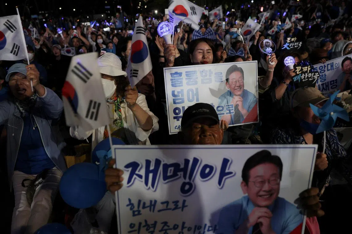 Supporters of Lee Jae-myung, the presidential candidate of South Korea's Democratic Party, gather on the day of the presidential election, outside of National Assembly, in Seoul, South Korea, June 3, 2025. REUTERS/Go Nakamura