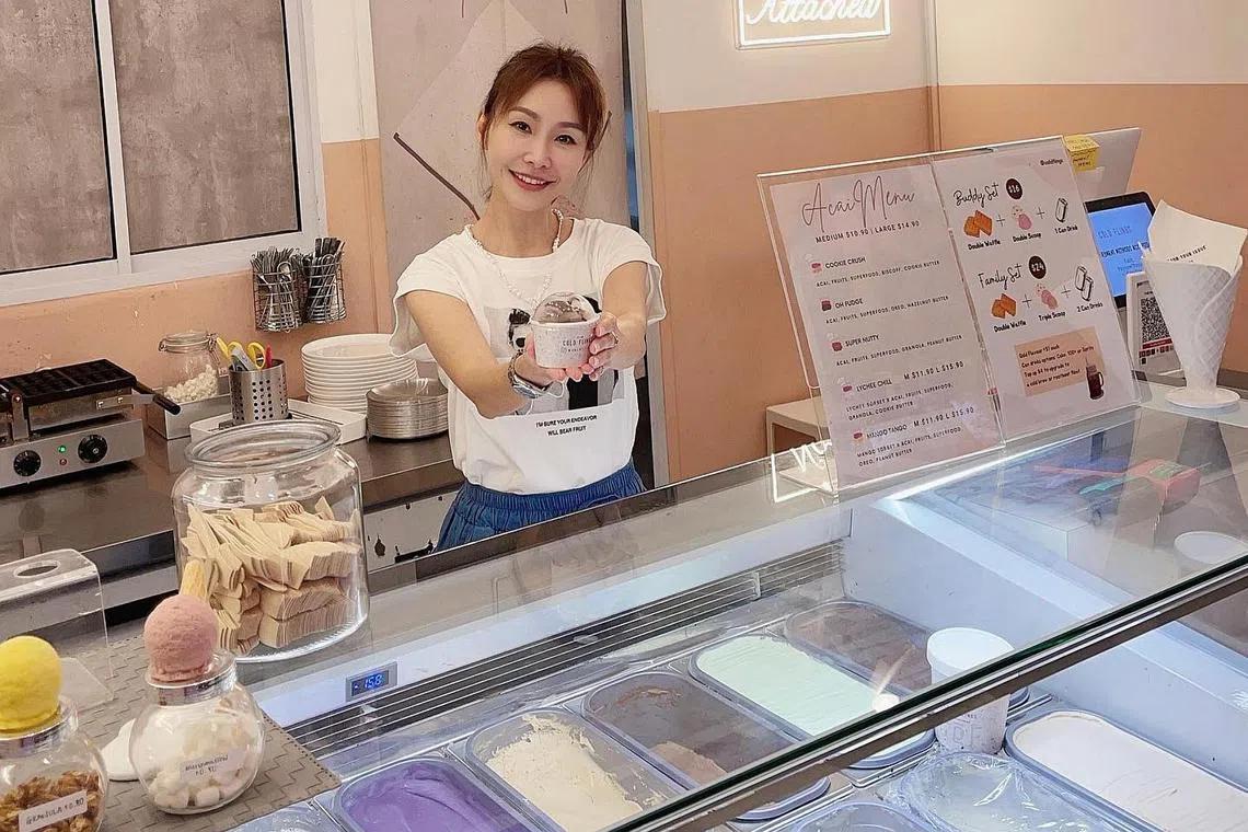 Ann Kok collaborates with a dessert shop and offers 100 scoops of ice cream for her Instagram followers.
