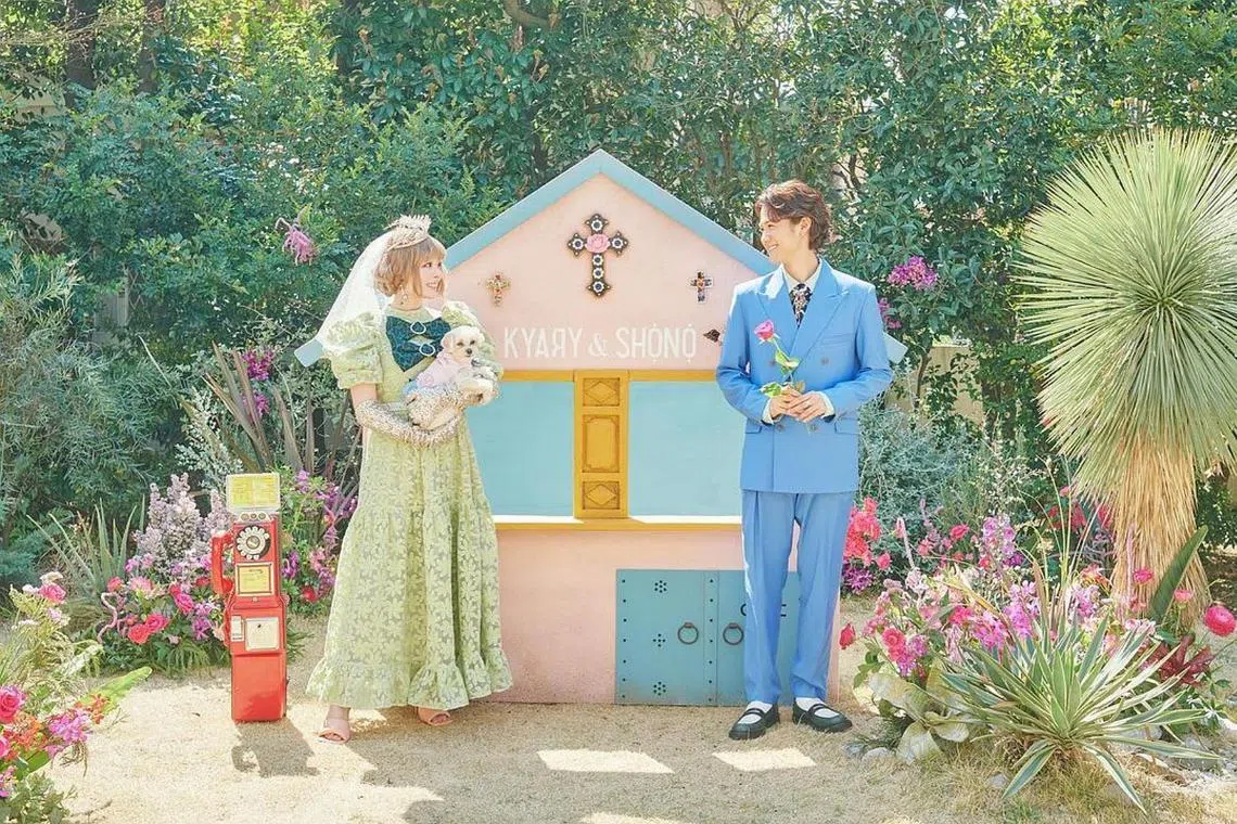 J-pop star Kyary Pamyu Pamyu posted photos taken with her husband, actor Shono Hayama, on March 20.