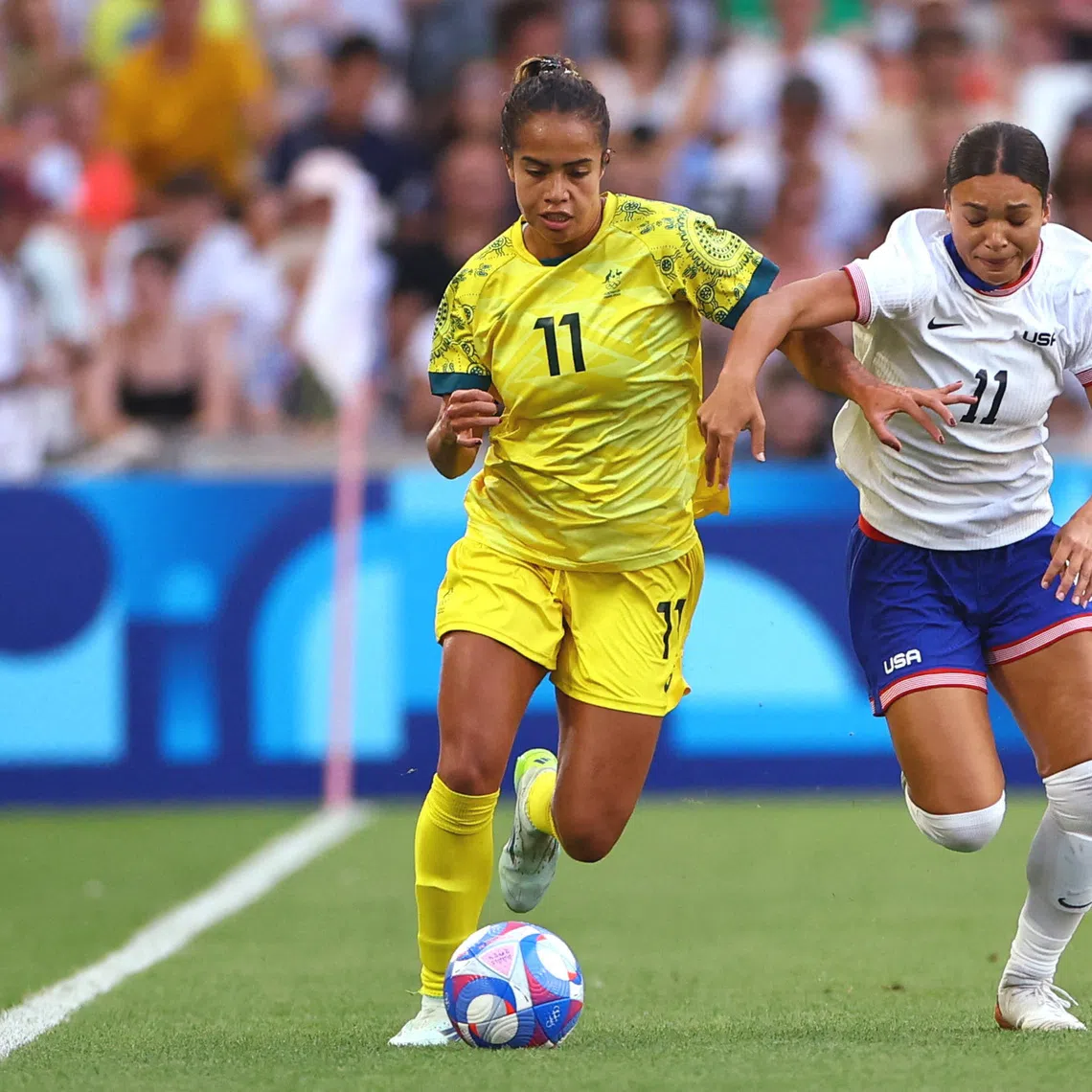 Paris 2024 Olympics - Football - Women's Group B - Australia vs United States - Marseille Stadium, Marseille, France - July 31, 2024. Mary Fowler of Australia in action with Sophia Smith of United States. REUTERS/Luisa Gonzalez