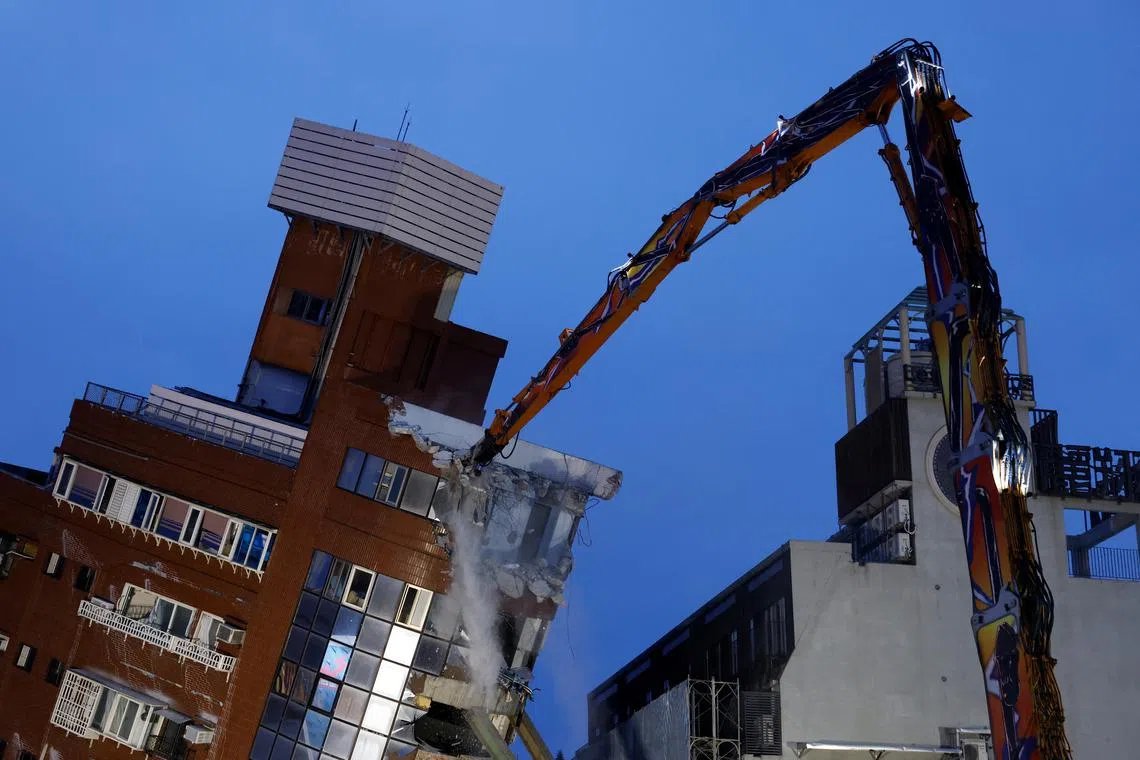 FILE PHOTO: Workers carry out operations at the site where a building collapsed, following the earthquake, in Hualien, Taiwan April 5, 2024. REUTERS/Tyrone Siu/File Photo