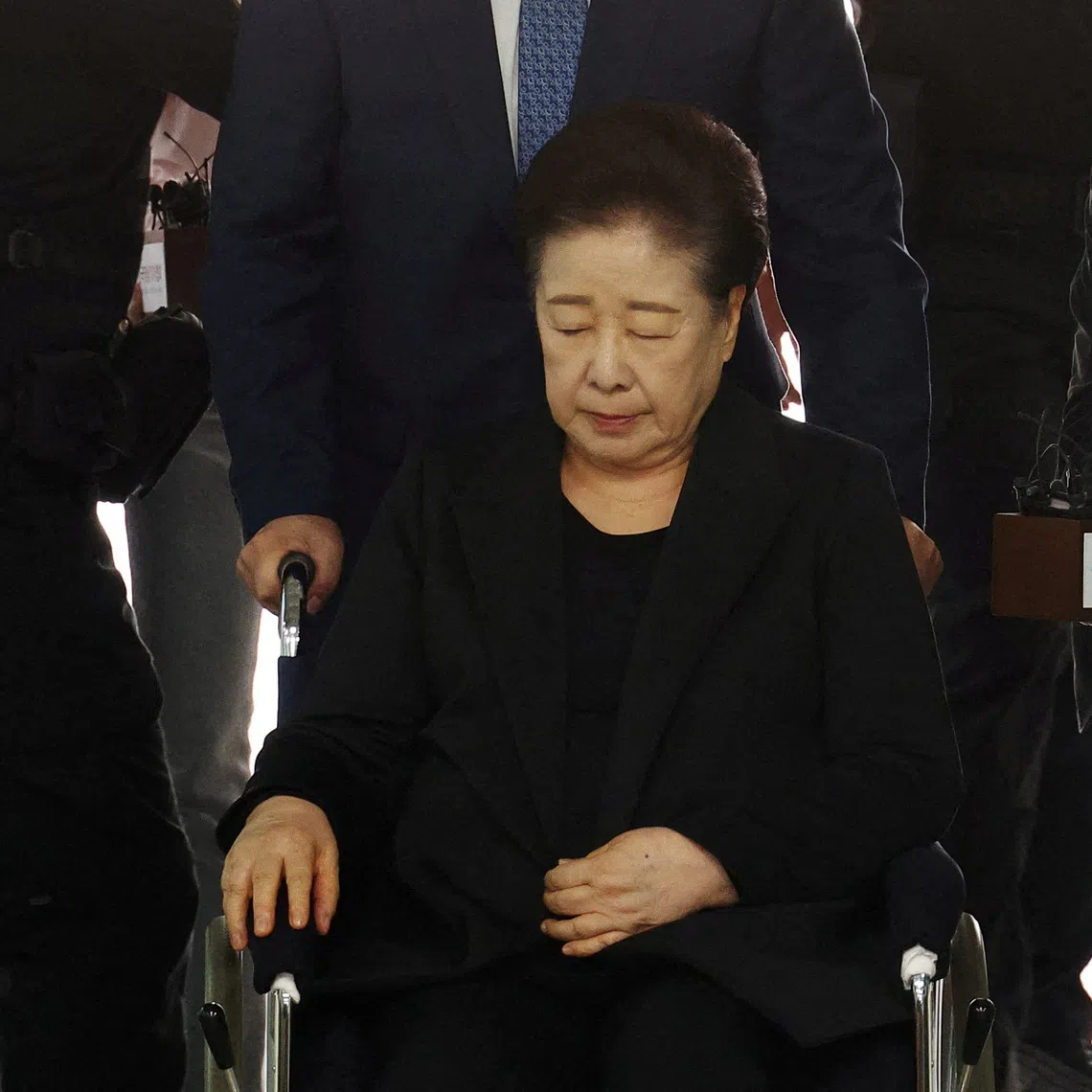 Unification Church leader Han Hak-ja arriving at a court to attend a hearing to review her arrest warrant requested by special prosecutors in Seoul in September.
