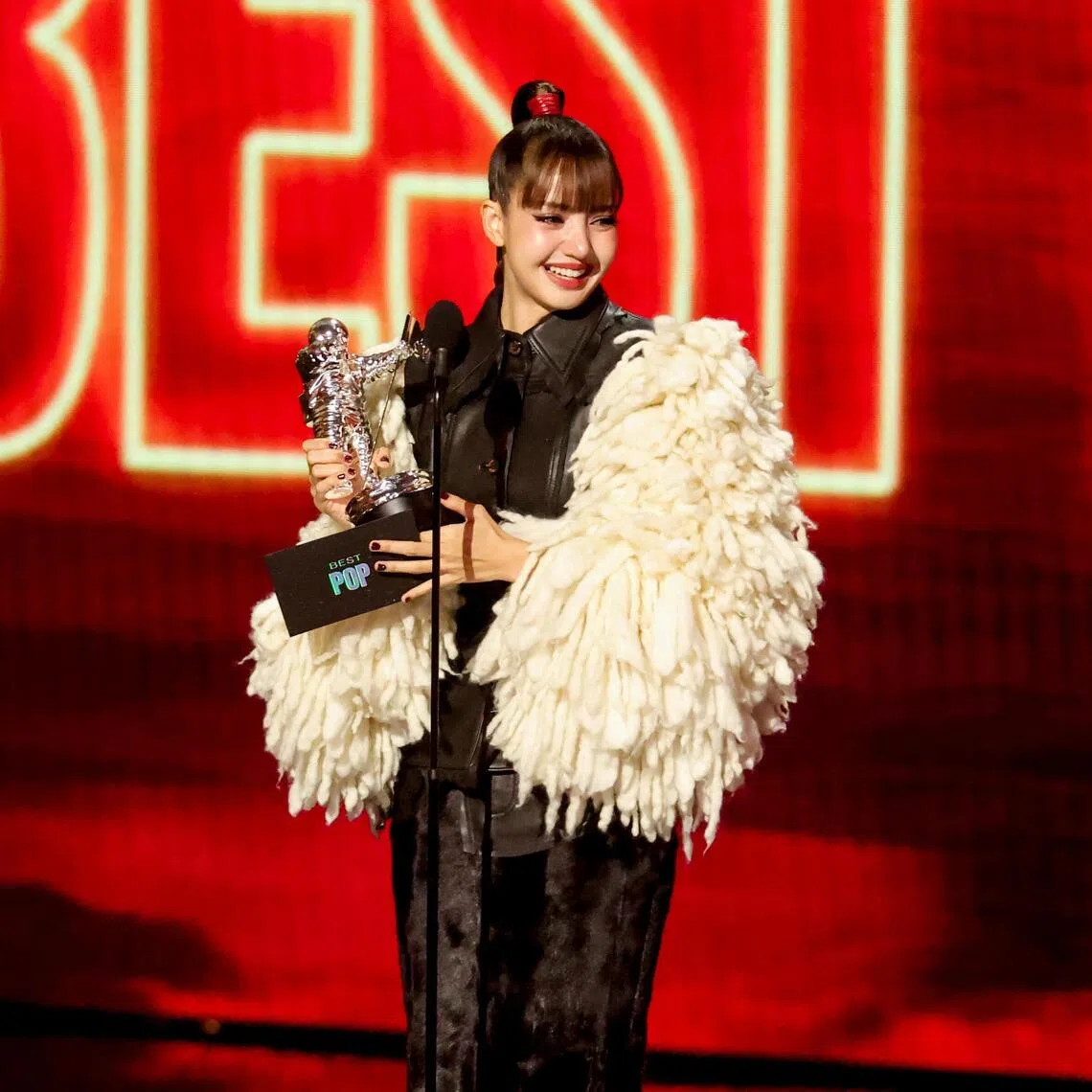 LOS ANGELES, CALIFORNIA - SEPTEMBER 27: Lisa accepts the "Best Pop" Award for “Dream feat. Kentaro Sakaguchi” onstage during the 2026 MTV Video Music Awards (VMAs) at Peacock Theater on September 27, 2026 in Los Angeles, California.   Kevin Winter/Getty Images/AFP (Photo by KEVIN WINTER / GETTY IMAGES NORTH AMERICA / Getty Images via AFP)