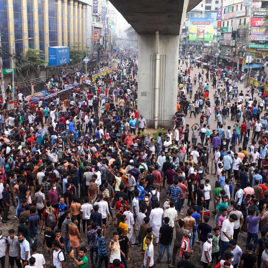 Anti-quota protesters clash with the police in Dhaka on July 18, 2024.