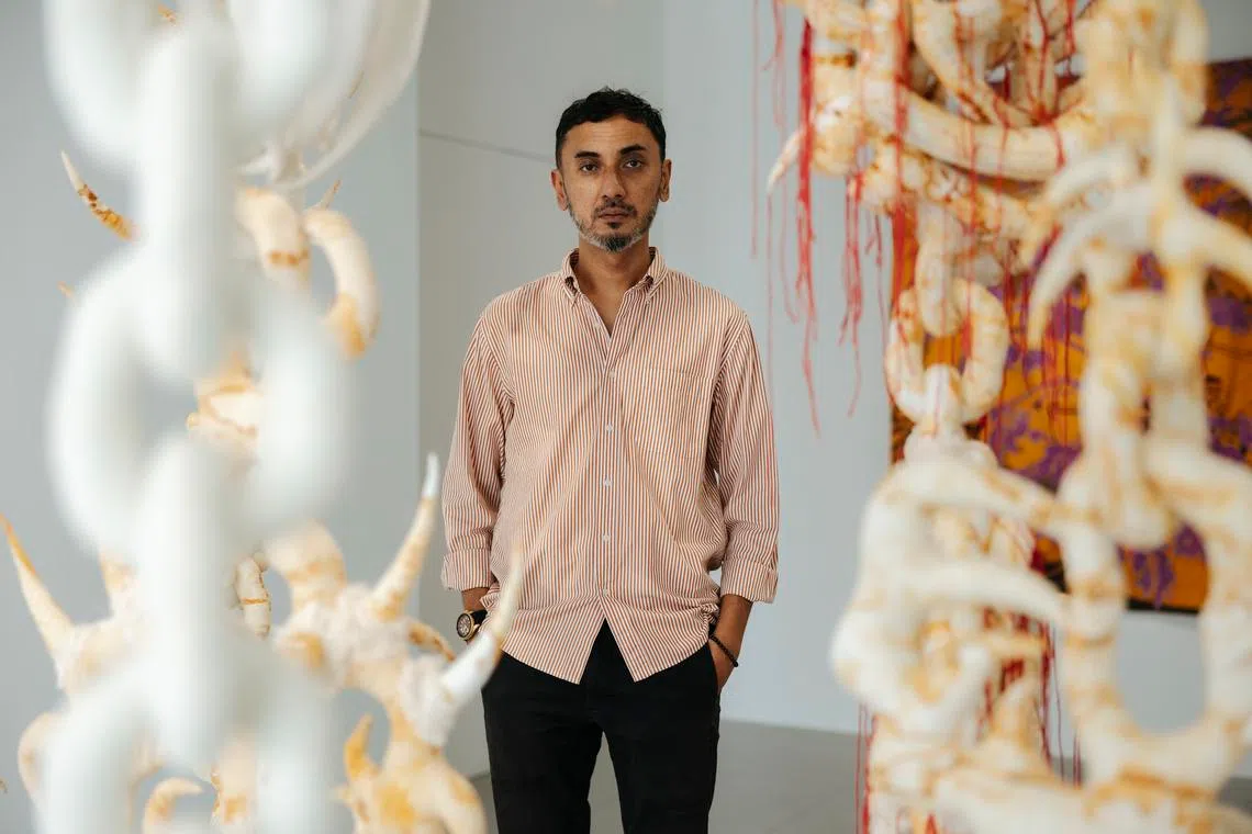 Independent curator Syed Muhammad Hafiz curated the ongoing show Metamorphosis, featurng Singaporean batik modernist Jaafar Latiff, at Cuturi Gallery.