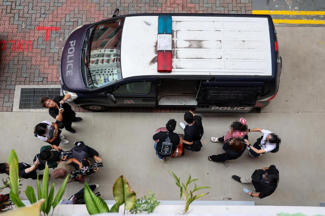 Note Embargo至12月21日 Need to mosaic the police officers / suspects faces or identifiable info. **MOSAIC**

CMG20241205-ChanBK02/陈斌勤/ 郑智浩/Anti-vice operation (Embargo至12月21日). (Jurong Police Division). 2 ladies suspected engaging in vice activities. (Blk 562 Choa Chu Kang St 52).