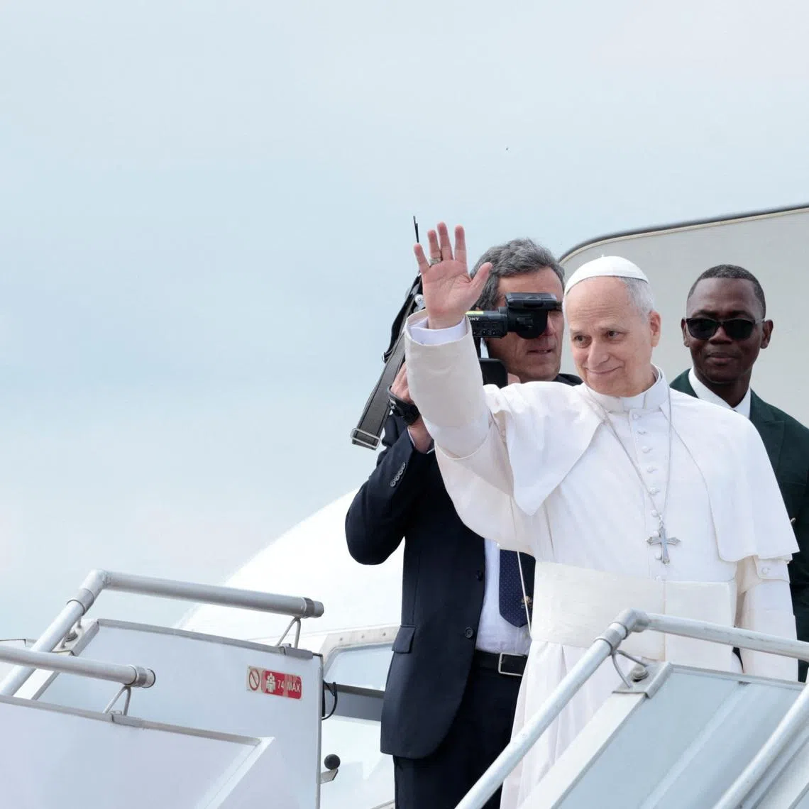Pope Leo XIV waves as he boards a plane bound for Bamenda where he will attend a meeting for peace and hold a holy Mass, at Yaounde Nsimalen International Airport, in Yaounde, Cameroon, April 16, 2026. REUTERS/Luc Gnago
