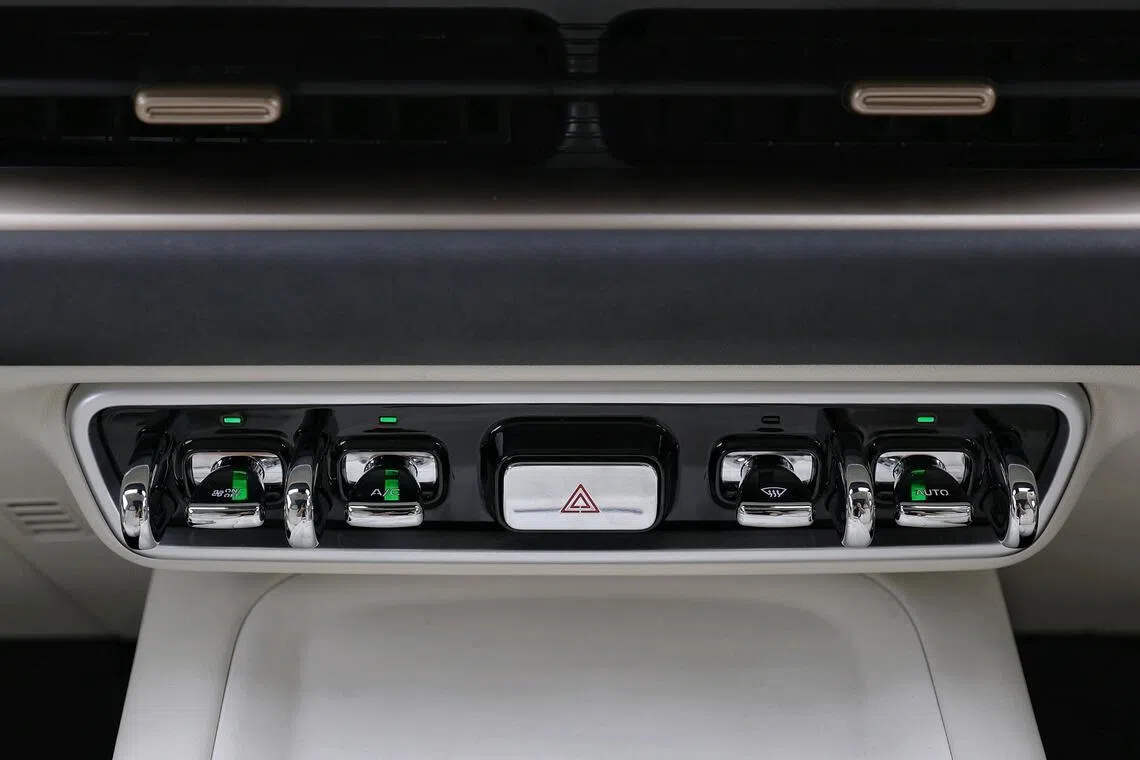 Chrome controls: A touch of retro and bling never hurts.