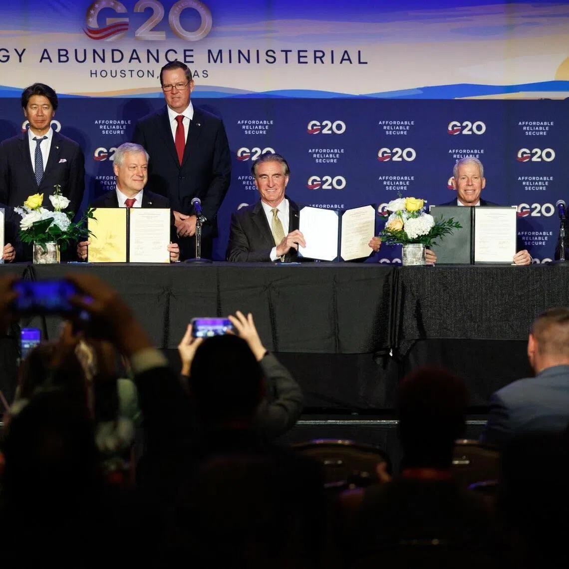 Officials attend a signing ceremony at the G-20 ministerial meeting on energy abundance in Houston on Sept 15.