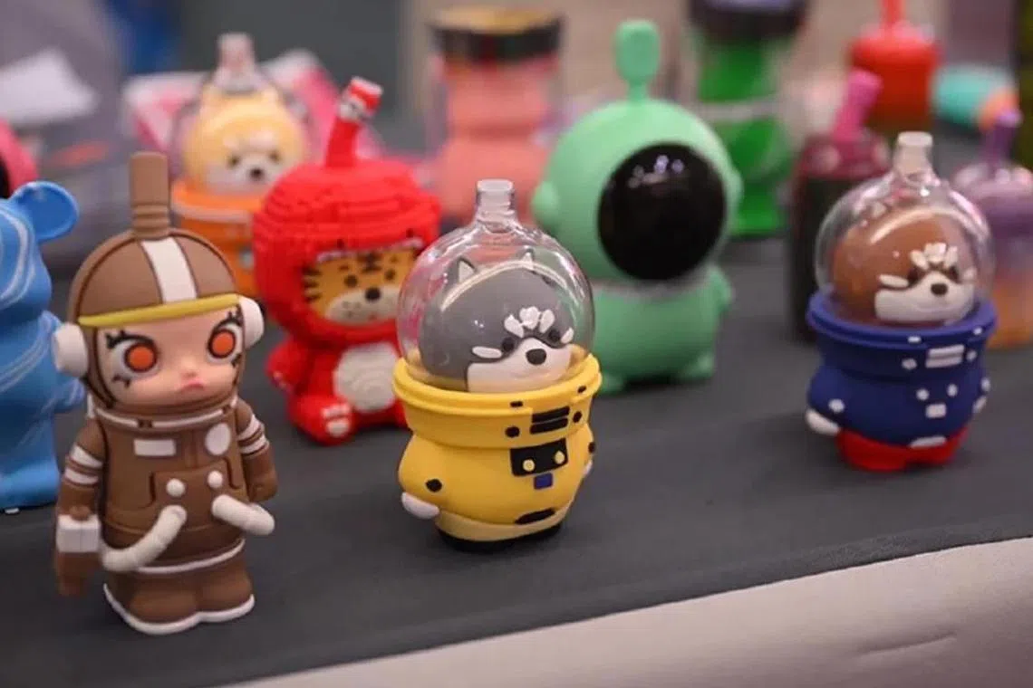 These disposable e-cigarettes are produced in the shape of popular cartoon characters.