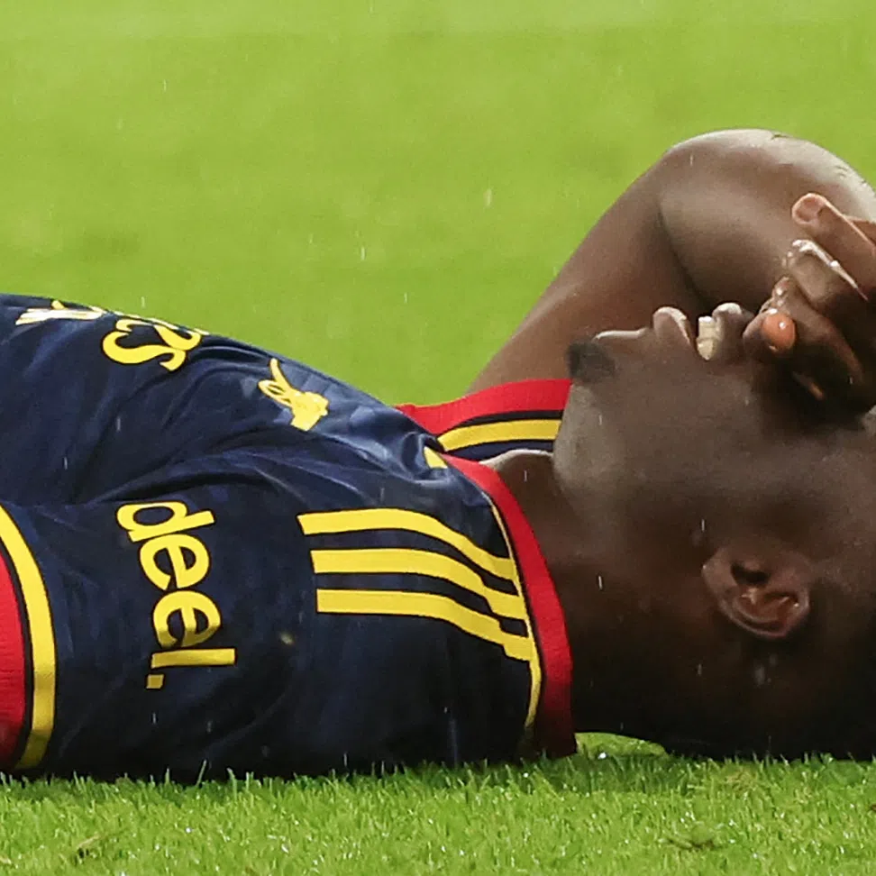 Arsenal’s Bukayo Saka went off early after falling to the turf grabbing his thigh.