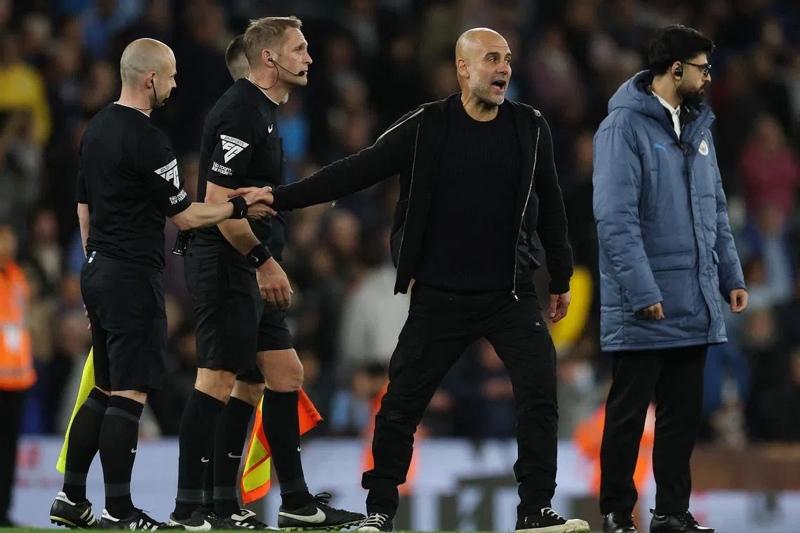 Soccer Football - Premier League - Manchester City v Aston Villa - Etihad Stadium, Manchester, Britain - April 22, 2025 Manchester City manager Pep Guardiola with referee Craig Pawson after the match REUTERS/Phil Noble