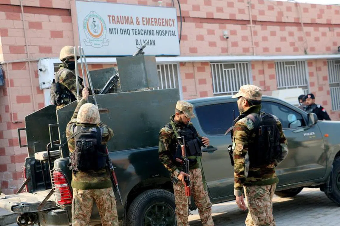 Security personnel stand guard outside a hospital where injured police officers are treated after a militant attack on a police station in Dera Ismail Khan, Pakistan, February 5, 2024. REUTERS/Stringer