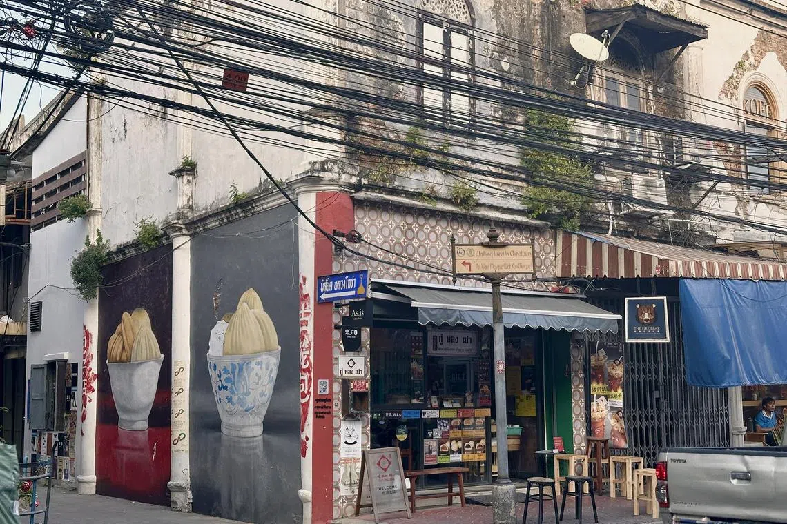 jtsong - Streets of Songwat.


Credit: Jocelyn Tan